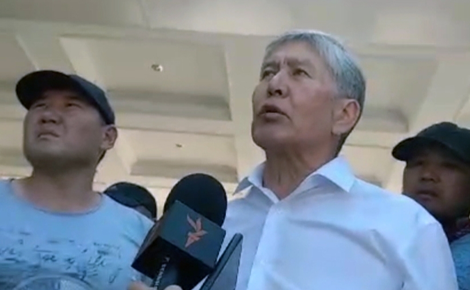 Экс-президент Алмазбек Атамбаев освобожден из СИЗО ГКНБ (видео) — Today.kg