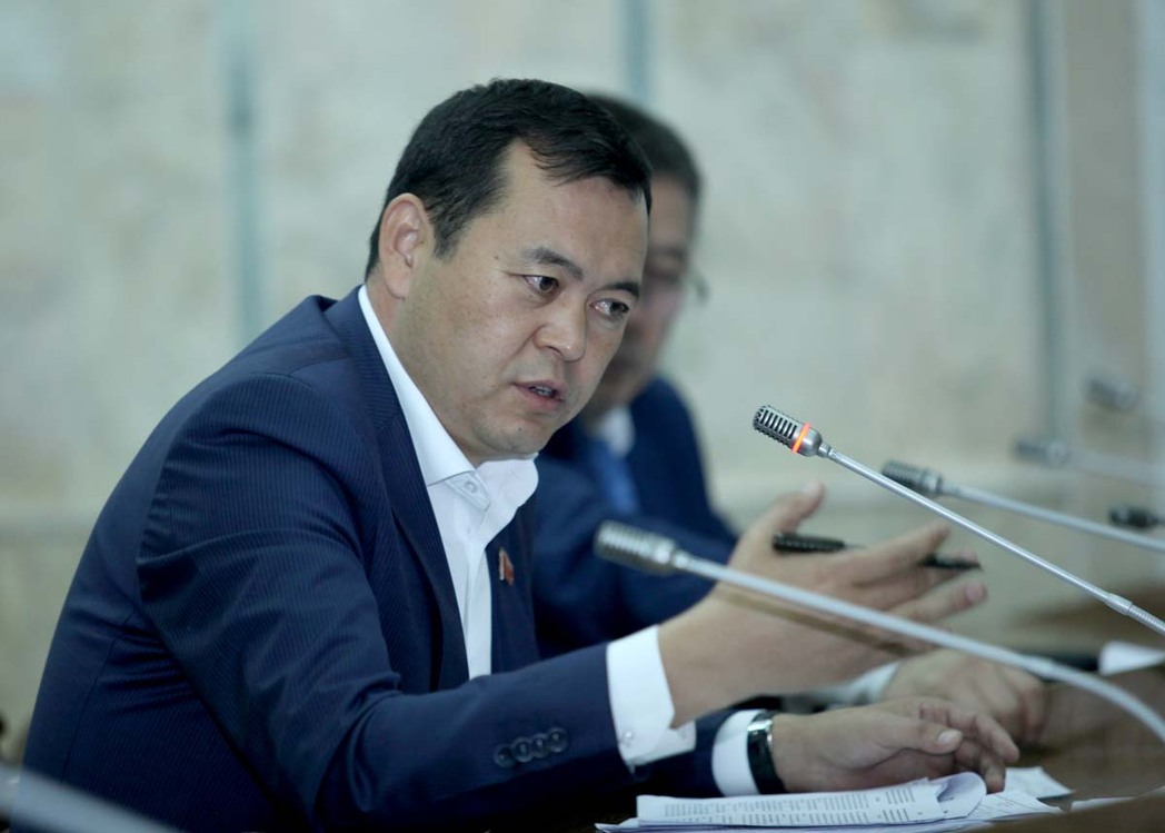 Экс-вице-спикер Мирлан Бакиров стал главой ФУГИ. Он был председателем партии «Мекеним Кыргызстан» — Today.kg