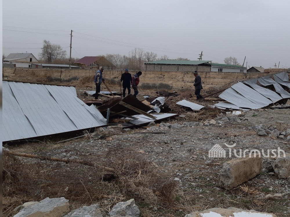 В городе Балыкчы ветер снес кровли 8 соцобъектов и 6 домов — Today.kg