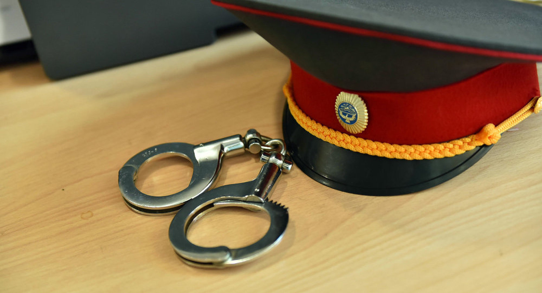 Два бишкекских милиционера задержаны при получении взятки — Today.kg