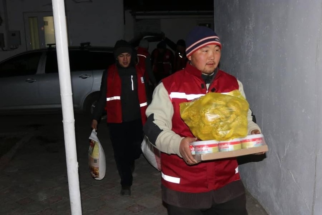 Красный полумесяц продолжает помогать эвакуированным в Баткене — Today.kg