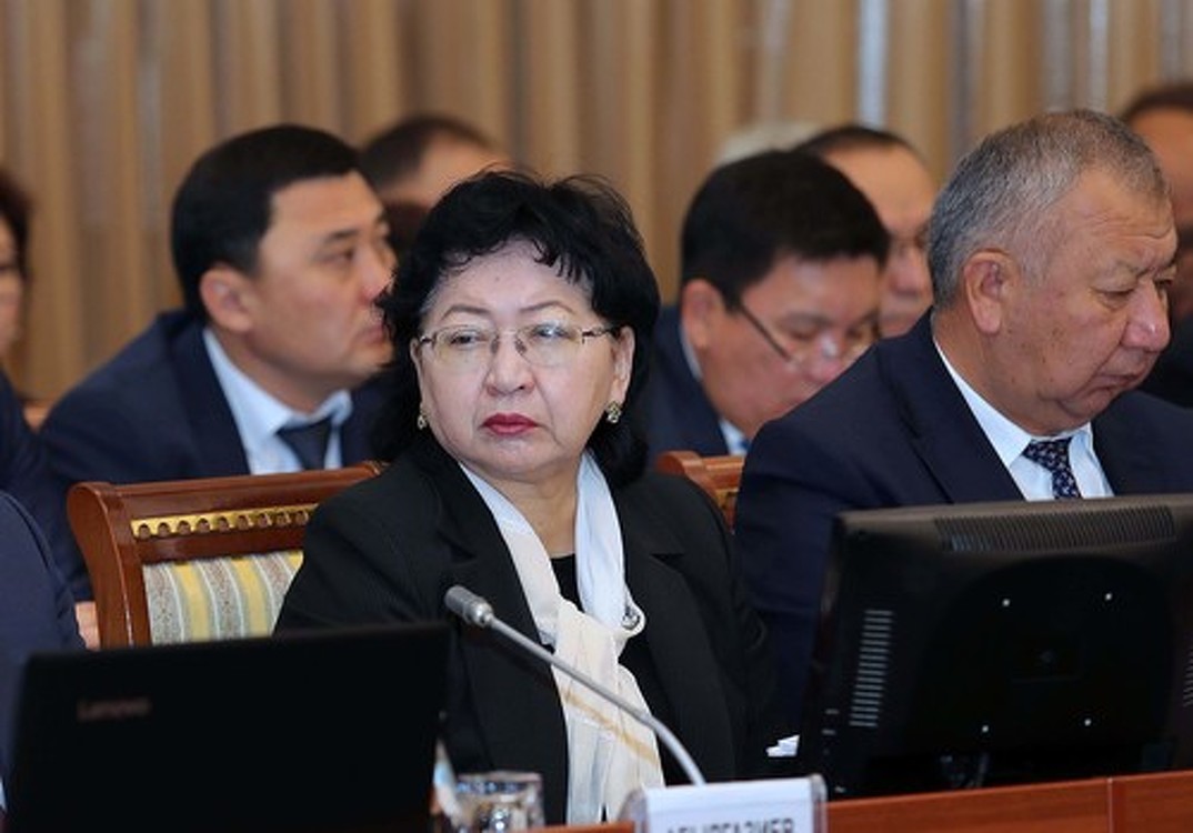 Минфин запрещает госучреждениям открывать счета в комбанках, - министр Б.Жеенбаева — Today.kg