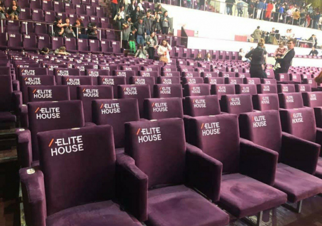На каких условиях во Дворце спорта появились логотипы Elite House — Today.kg