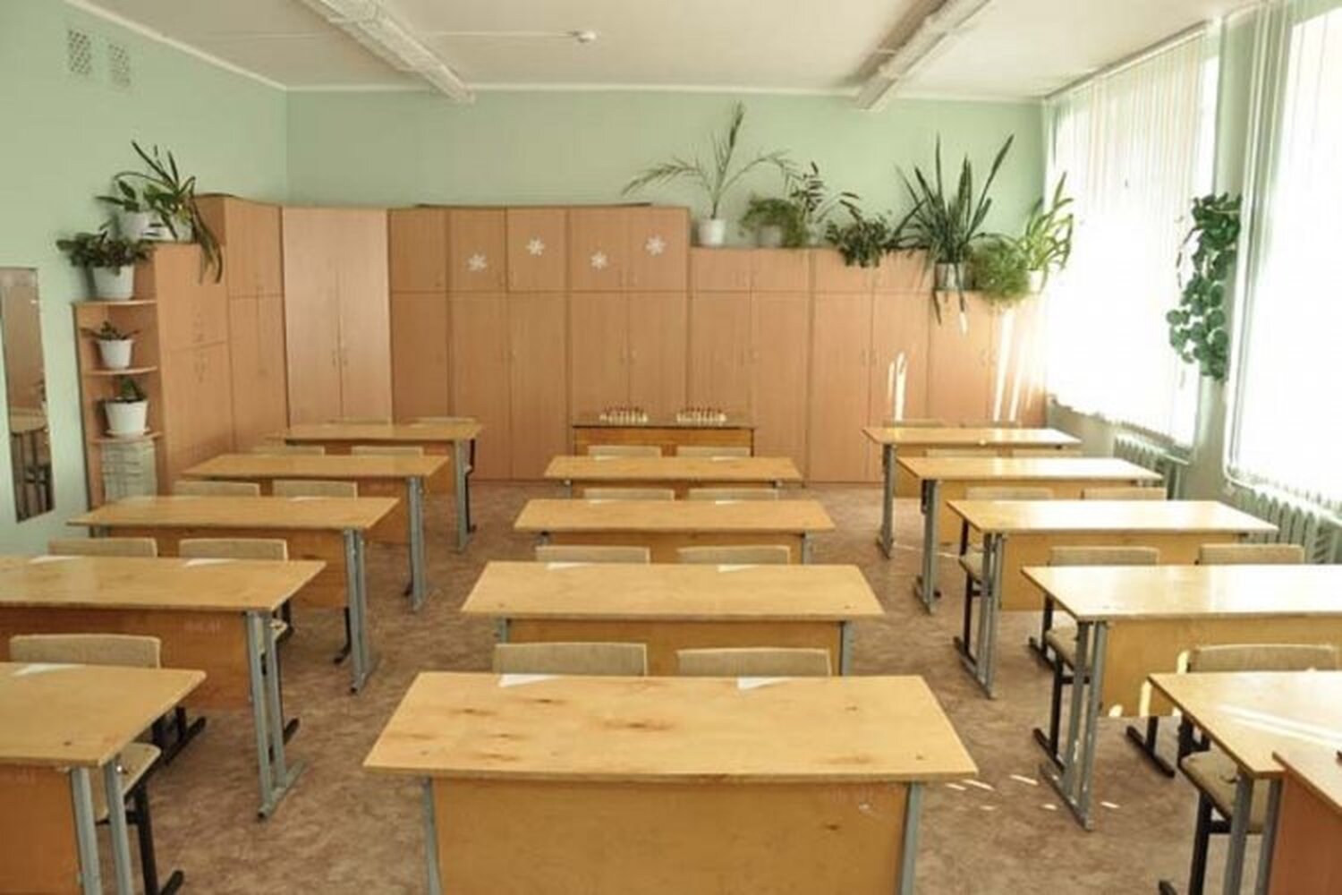 В Бишкеке три школы переведены на онлайн-обучение. В классах холодно — Today.kg