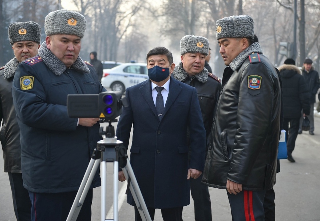 Акылбек Жапаров посетил Центр оперативного управления МВД — Today.kg