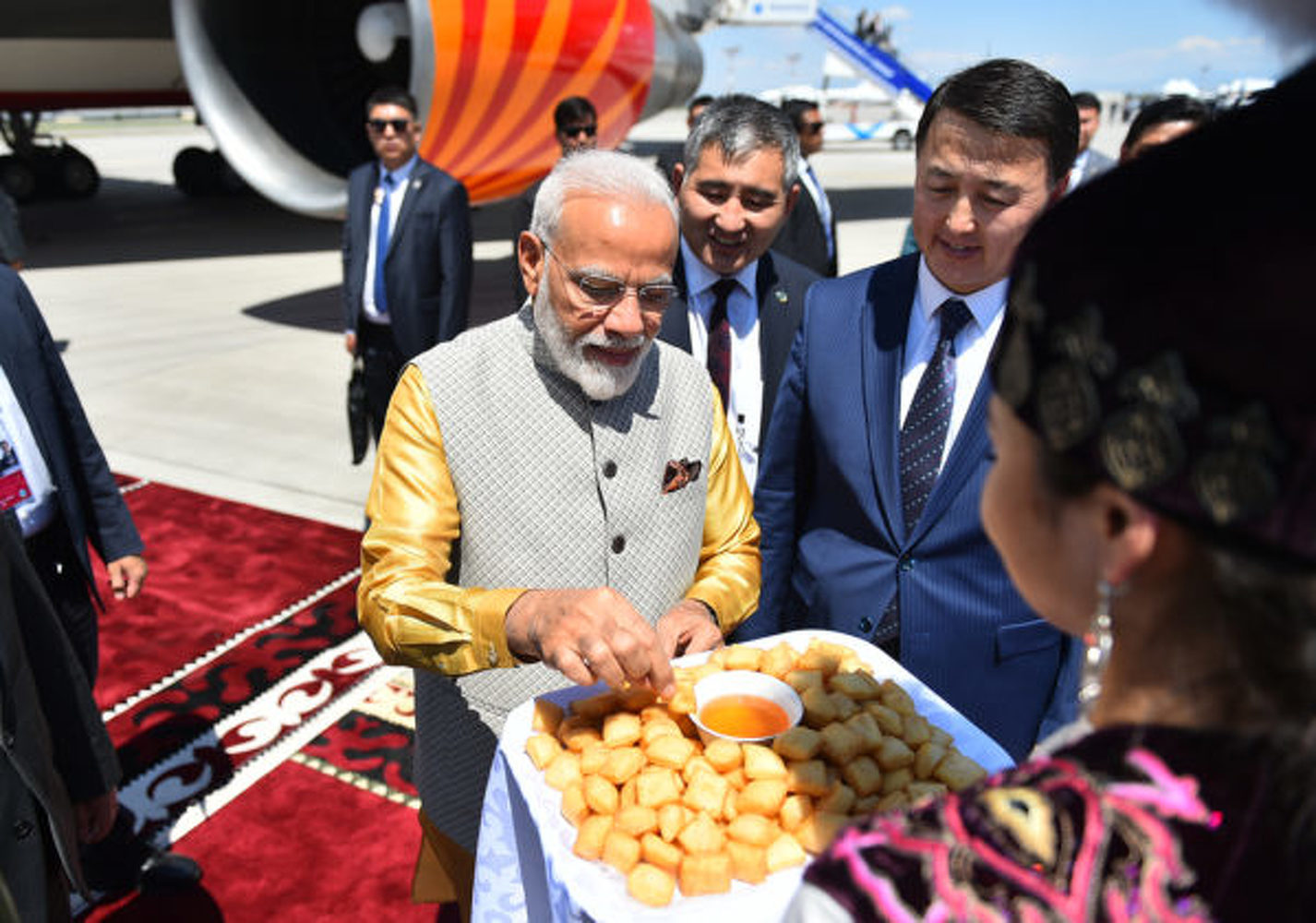 Премьер-министр Индии Нарендра Моди прибыл в Бишкек с официальным визитом — Today.kg