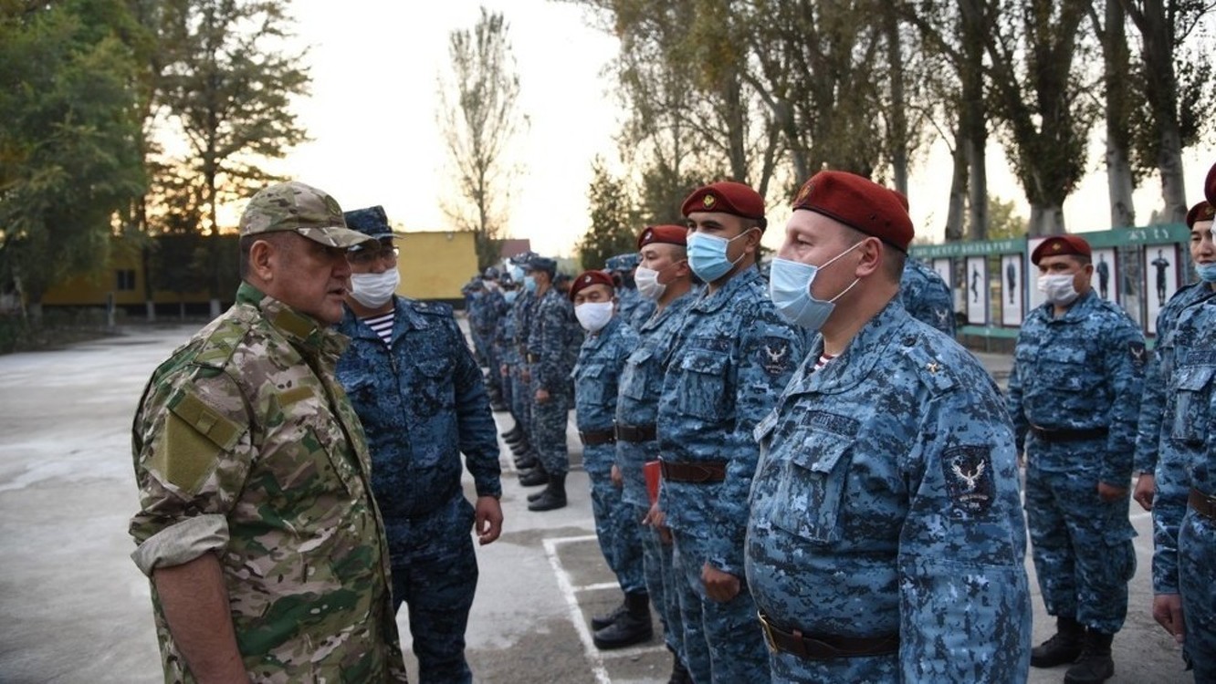 Курсан Асанов посетил Военную службу внутренней безопасности МВД — Today.kg
