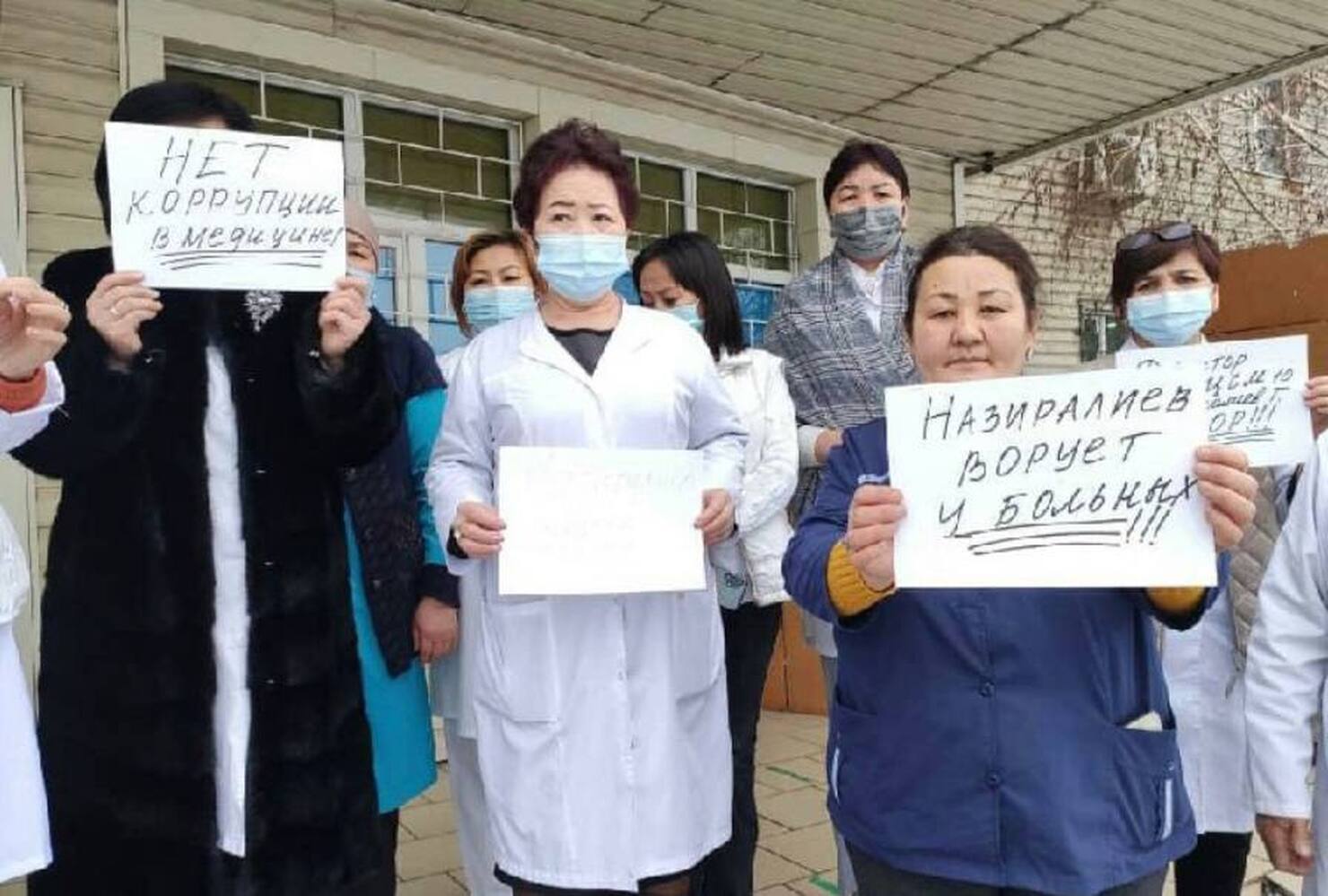В Бишкеке медики ЦСМ №10 вышли на митинг — Today.kg