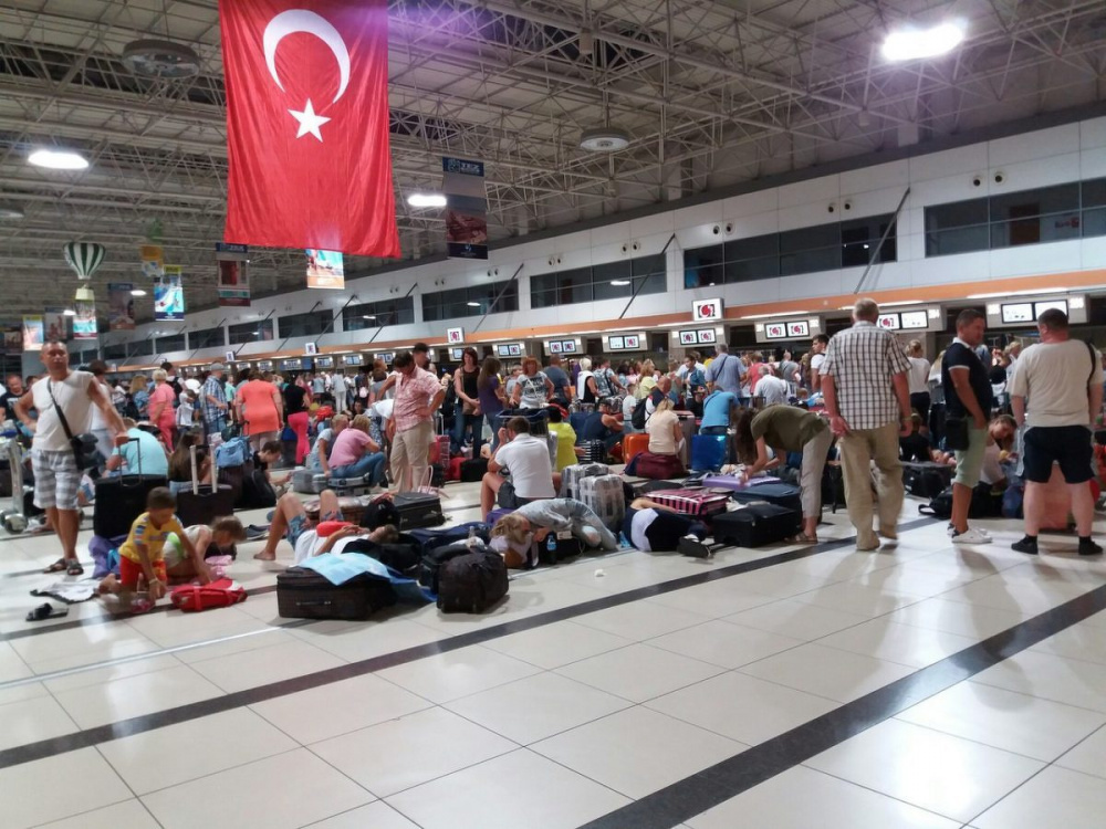 Из Турции не могут выехать около 300 кыргызстанцев — Today.kg