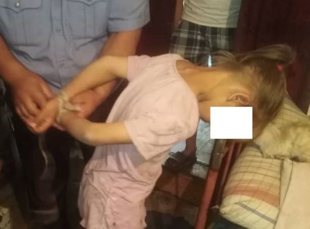 Найденную со связанными руками 9-летнюю девочку оставят в семье — Today.kg