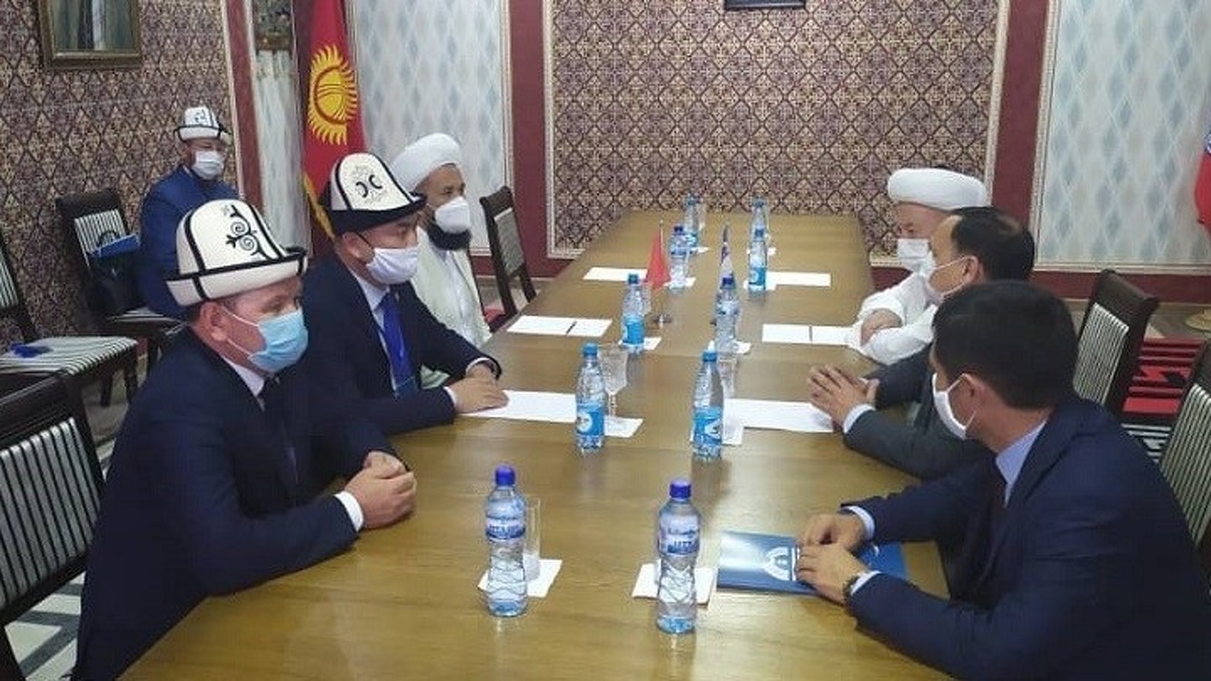 Муфтии Кыргызстана и Узбекистана провели встречу в Баткене — Today.kg