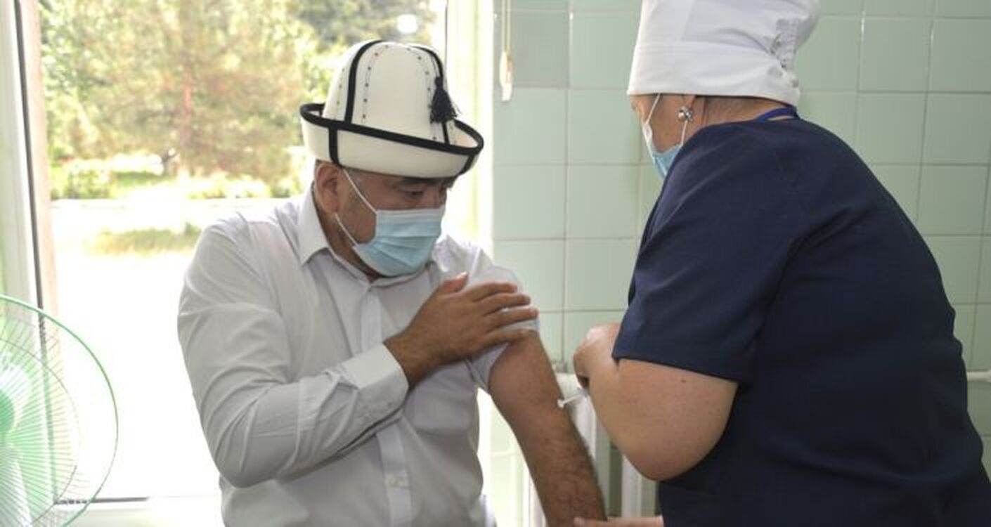 Муфтий и члены Совета улемов Кыргызстана получили вакцину от COVID — Today.kg