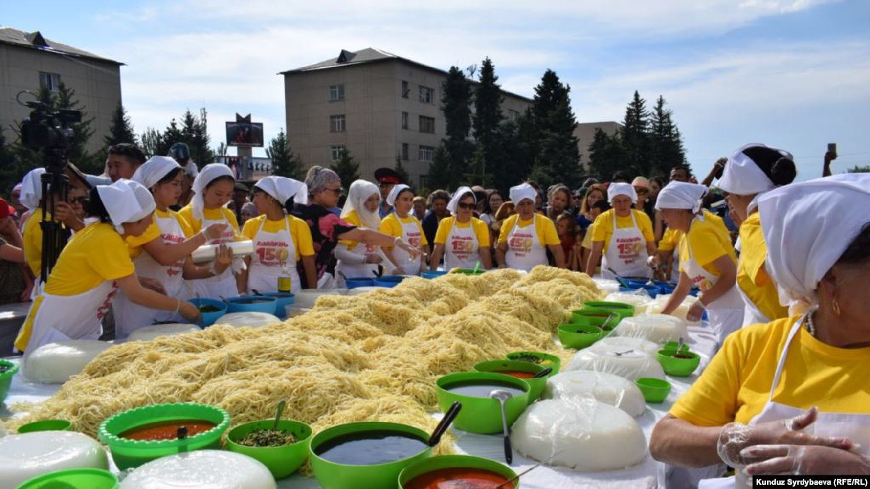 В Караколе к юбилею города приготовили 1,5 тонны ашлям-фу — Today.kg