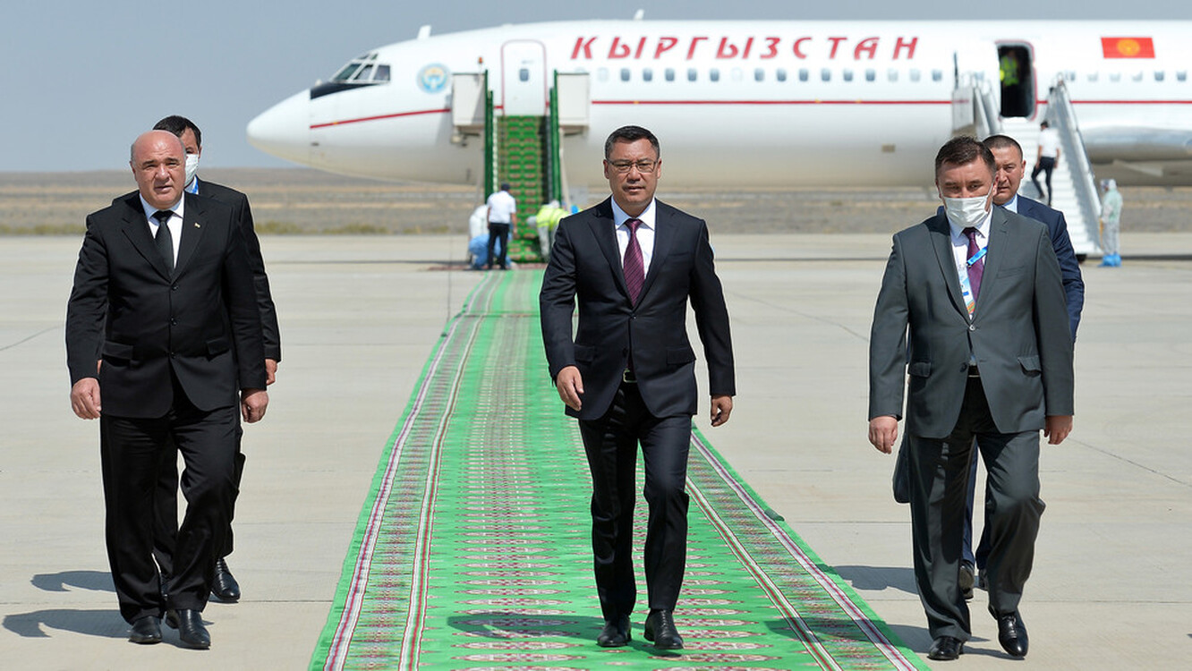 Президент С.Жапаров прибыл в Туркменбаши — Today.kg