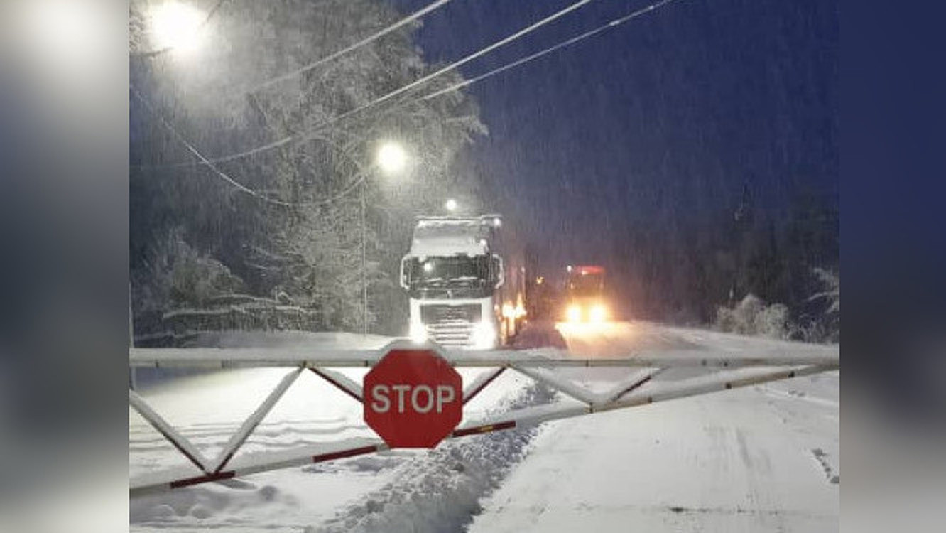 На трассе Бишкек—Ош введены ограничения на проезд из-за снегопада — Today.kg