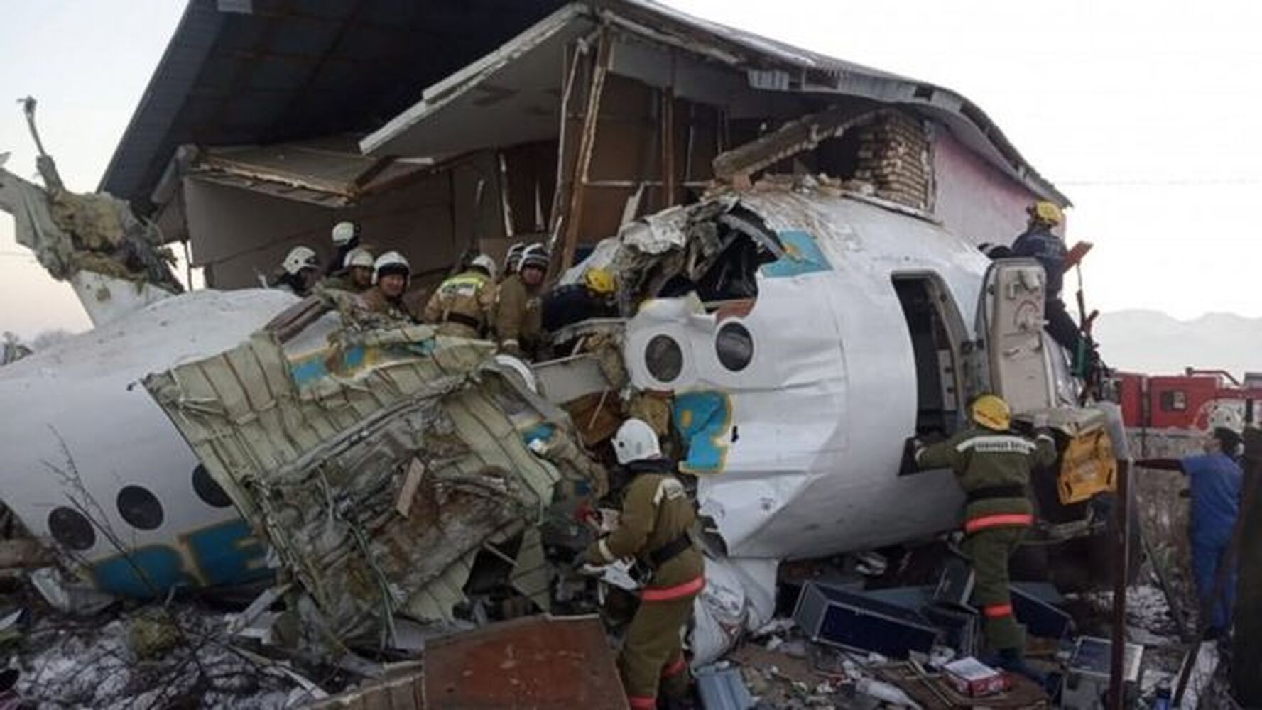 Возле Алматы упал самолет погранслужбы, есть выжившие — Today.kg