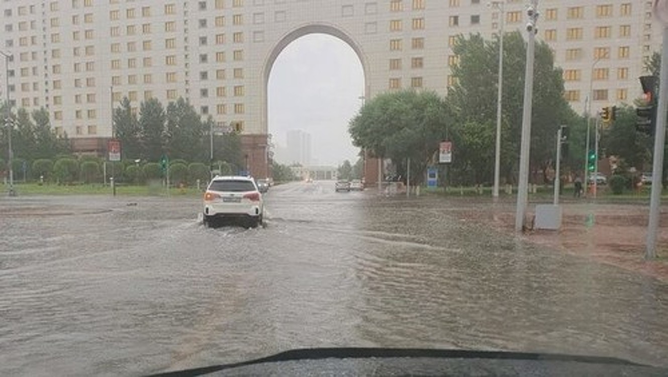 Нур-Султан затопило после дождя (видео) — Today.kg