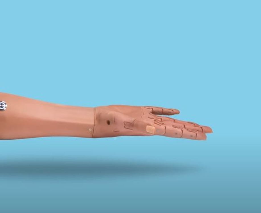 Создан реалистичный роботизированный протез руки, который дешевле обычных — Today.kg