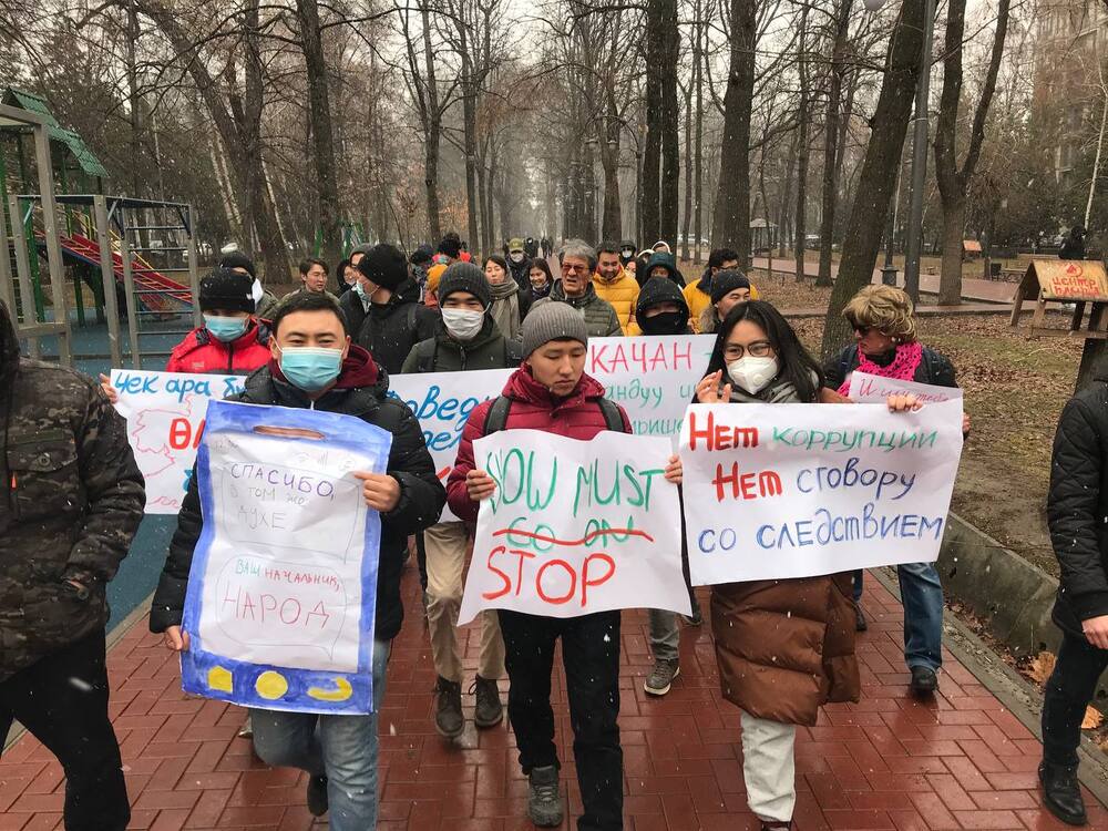 В Бишкеке прошел воскресный марш «за законность, справедливость и за решение вопросов границ» — Today.kg