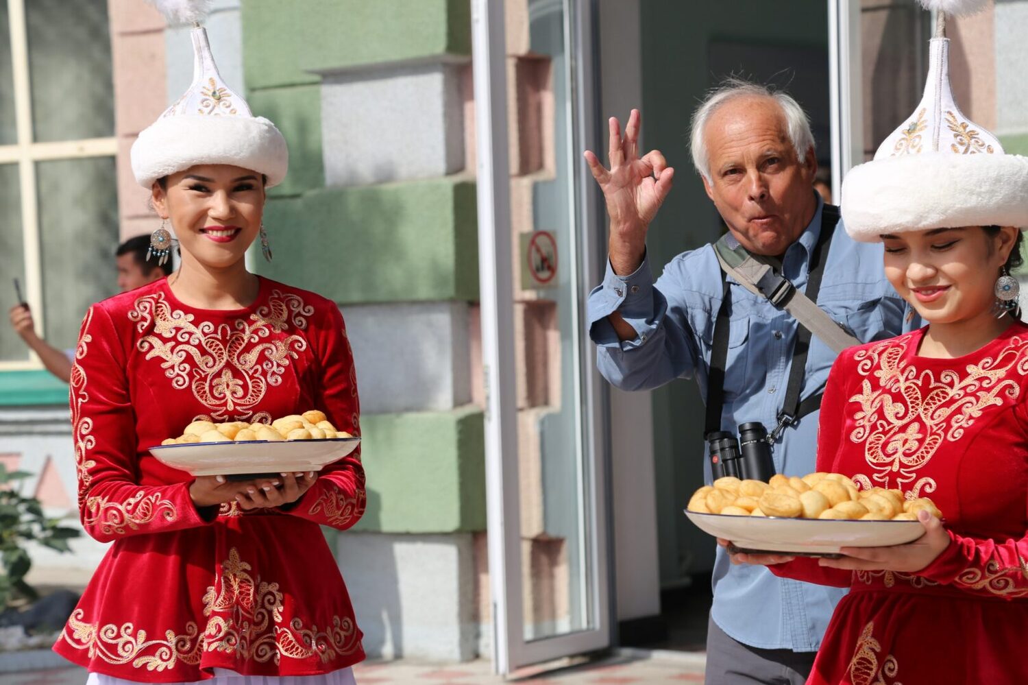 В Бишкек прибыл поезд с туристами из Америки и Европы — Today.kg