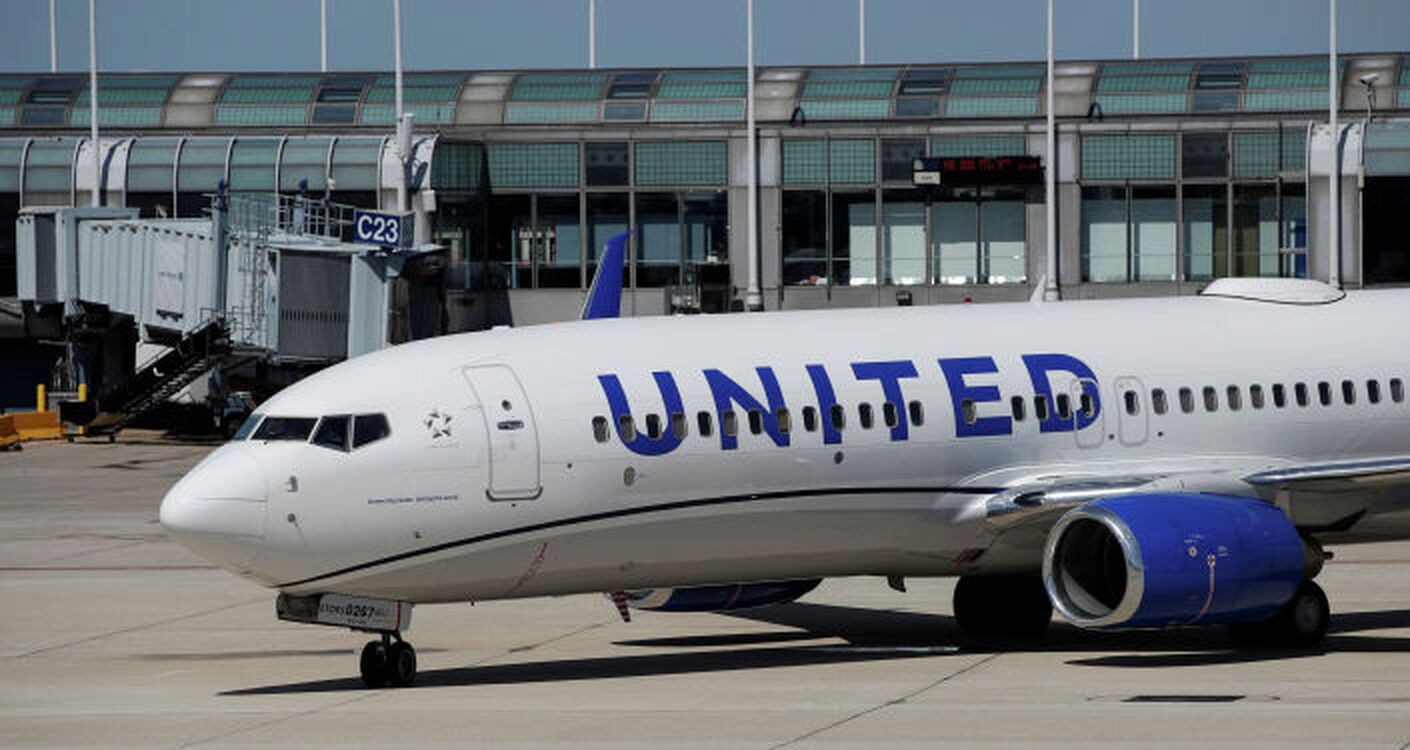 Откусил ухо соседу — пассажир устроил дебош на борту United Airlines — Today.kg