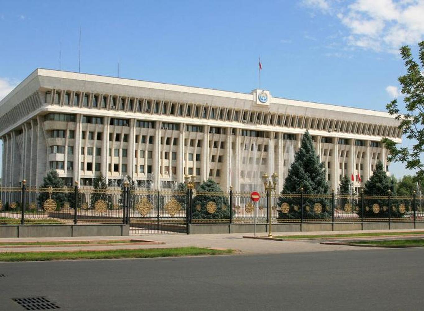 Усилилось противостояние серых кардиналов в «Белом» и «Синем доме» — СМИ Кыргызстана — Today.kg