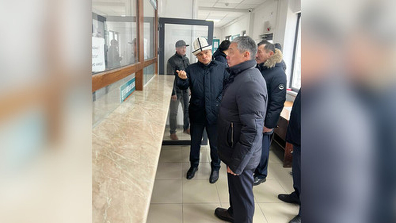 Министр финансов и глава ГНС посетили пункт учета товаров вблизи КПП «Ак-Тилек» — Today.kg