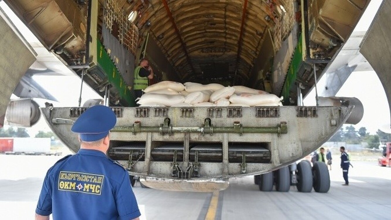 Делегация Кыргызстана доставила в Афганистан гуманитарную помощь — Today.kg