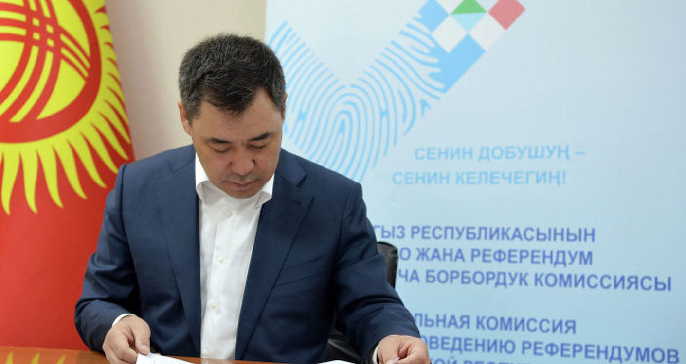 Садыр Жапаров сдал документы в ЦИК, но пока не сложил полномочия — Today.kg