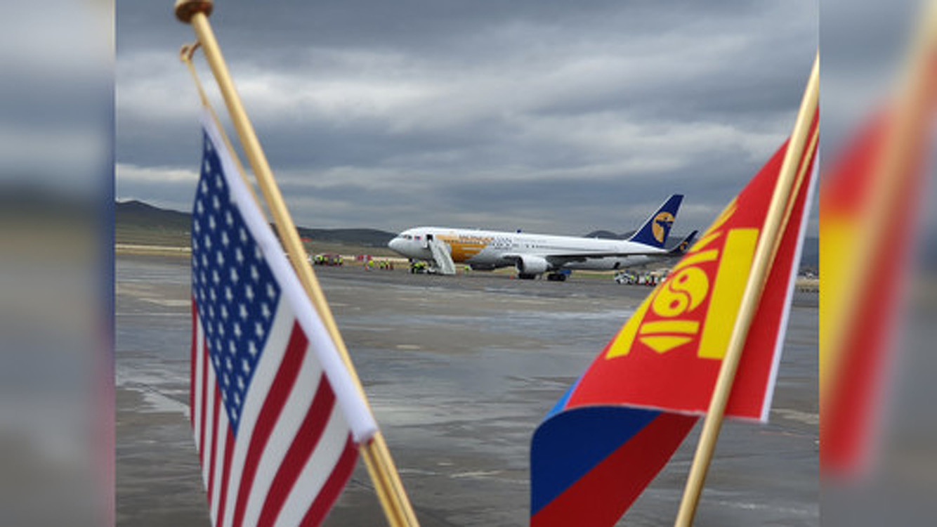 В США прибыл первый самолет с гуманитарной помощью на сумму $1 млн из Монголии. Фото — Today.kg