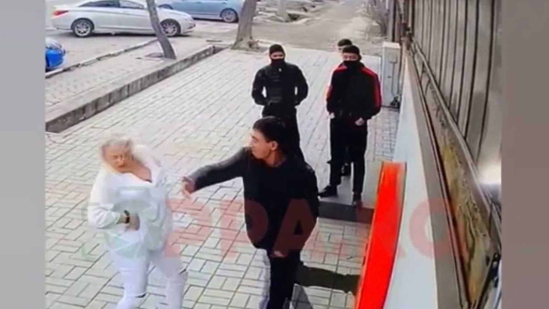 В Бишкеке бильярдист Сагынбаев подрался с женщиной. Пострадавшая отказалась от претензий — Today.kg