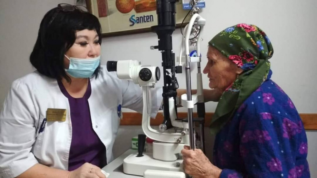 В Бишкеке врачи бесплатно прооперировали бабушку и вернули ей зрение — Today.kg