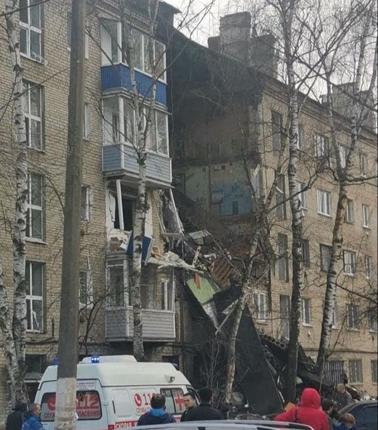 Взрыв в Орехово-Зуево. Обрушился подьезд жилого дома, есть погибший — Today.kg