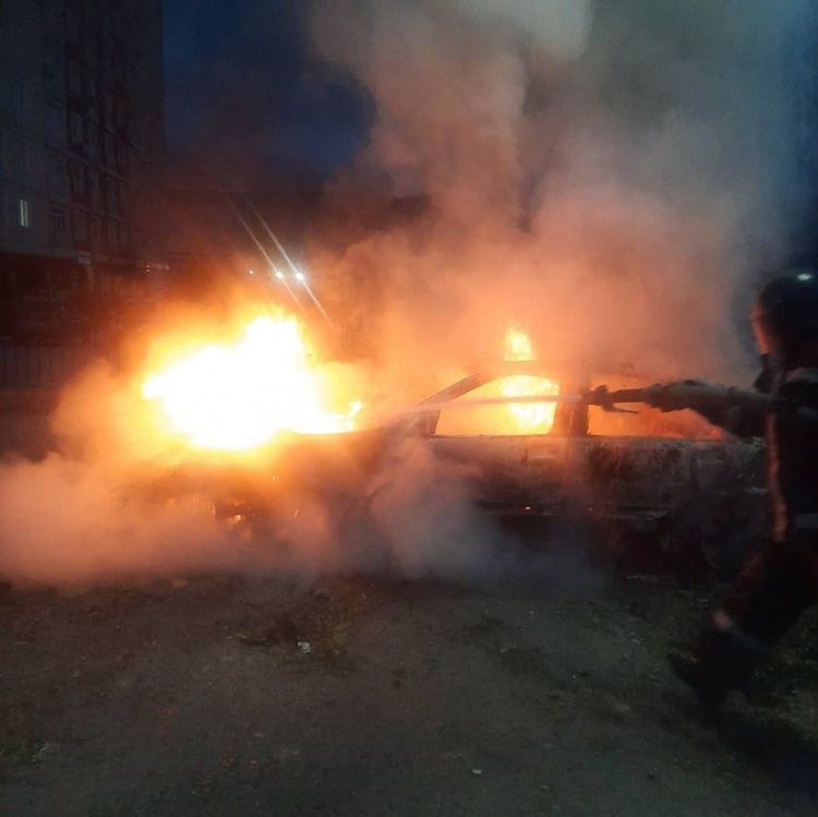 В Бишкеке и Кемине сгорели автомобили марки Мерседес- Бенц — Today.kg