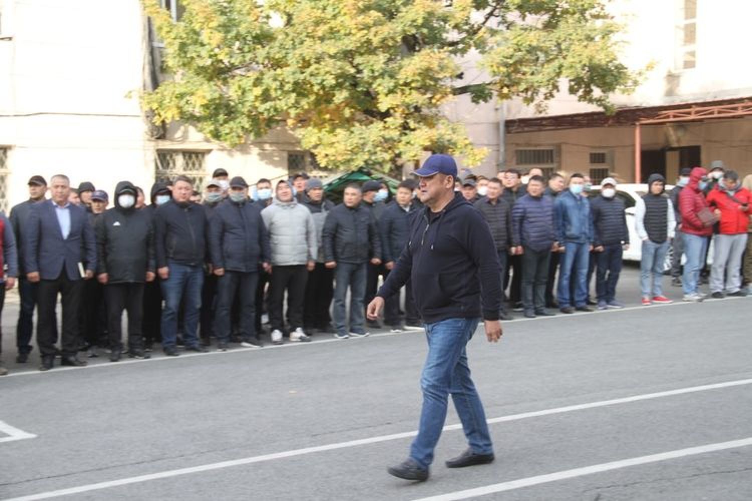 Курсан Асанов провел инструктаж с дружинниками и милиционерами — Today.kg