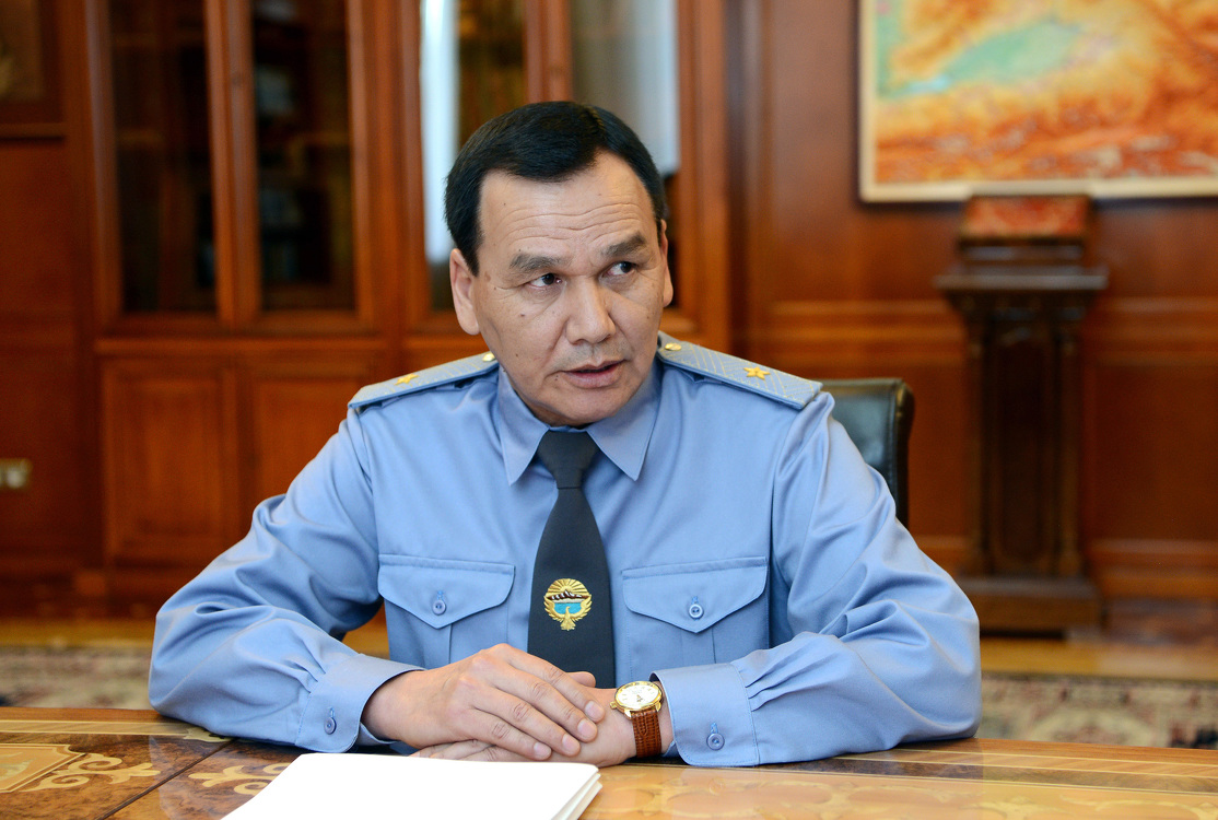 МВД вновь пообещало выплатить надбавки милиционерам за работу в режиме ЧП — Today.kg