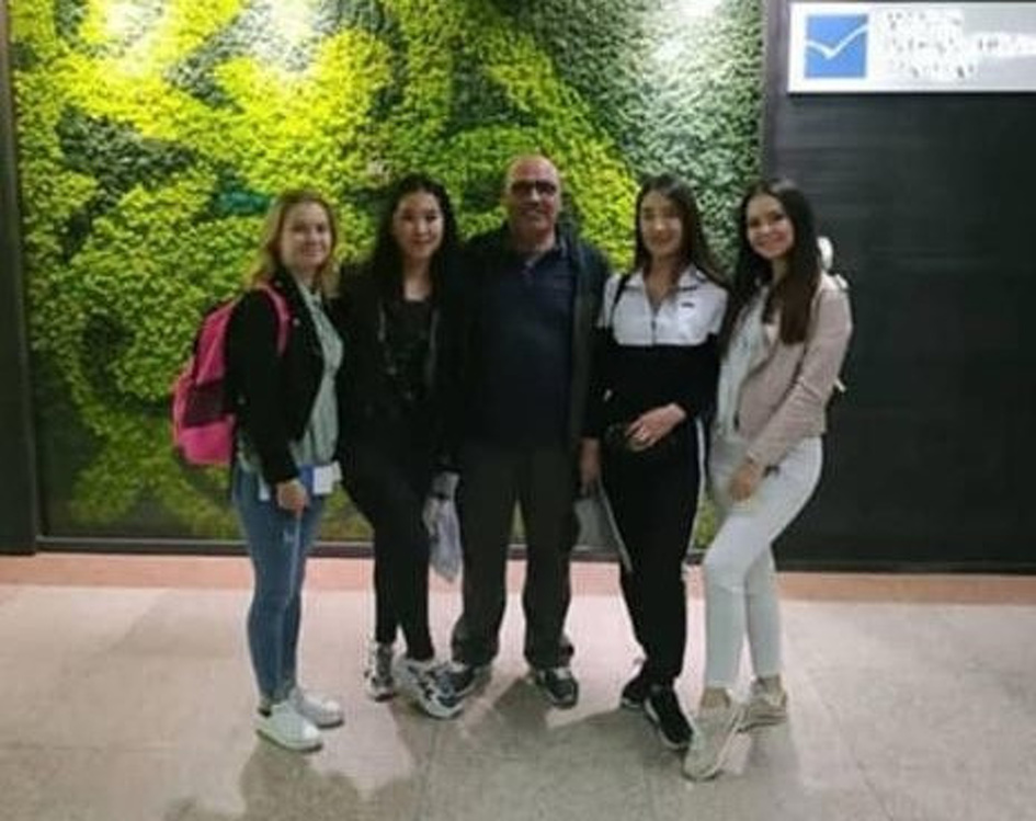 Девушкам из Кыргызстана, которые не могли вернуться из Турции на родину купили билеты — Today.kg
