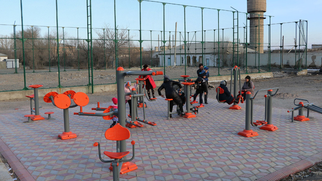 В Балыкчы установили уличные тренажеры — Today.kg