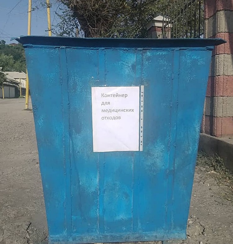 В Оше установили контейнеры для медицинских отходов от лечения COVID-19 — Today.kg