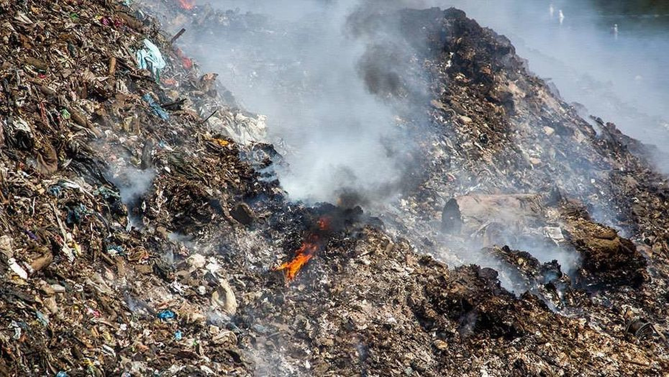 В Бишкеке вновь горит мусорный полигон — Today.kg