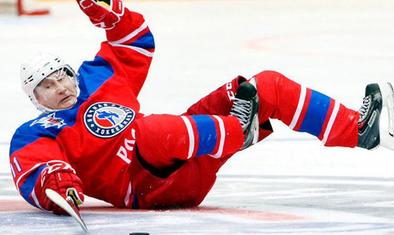 Владимир Путин упал после хоккейного матча в Сочи — Today.kg