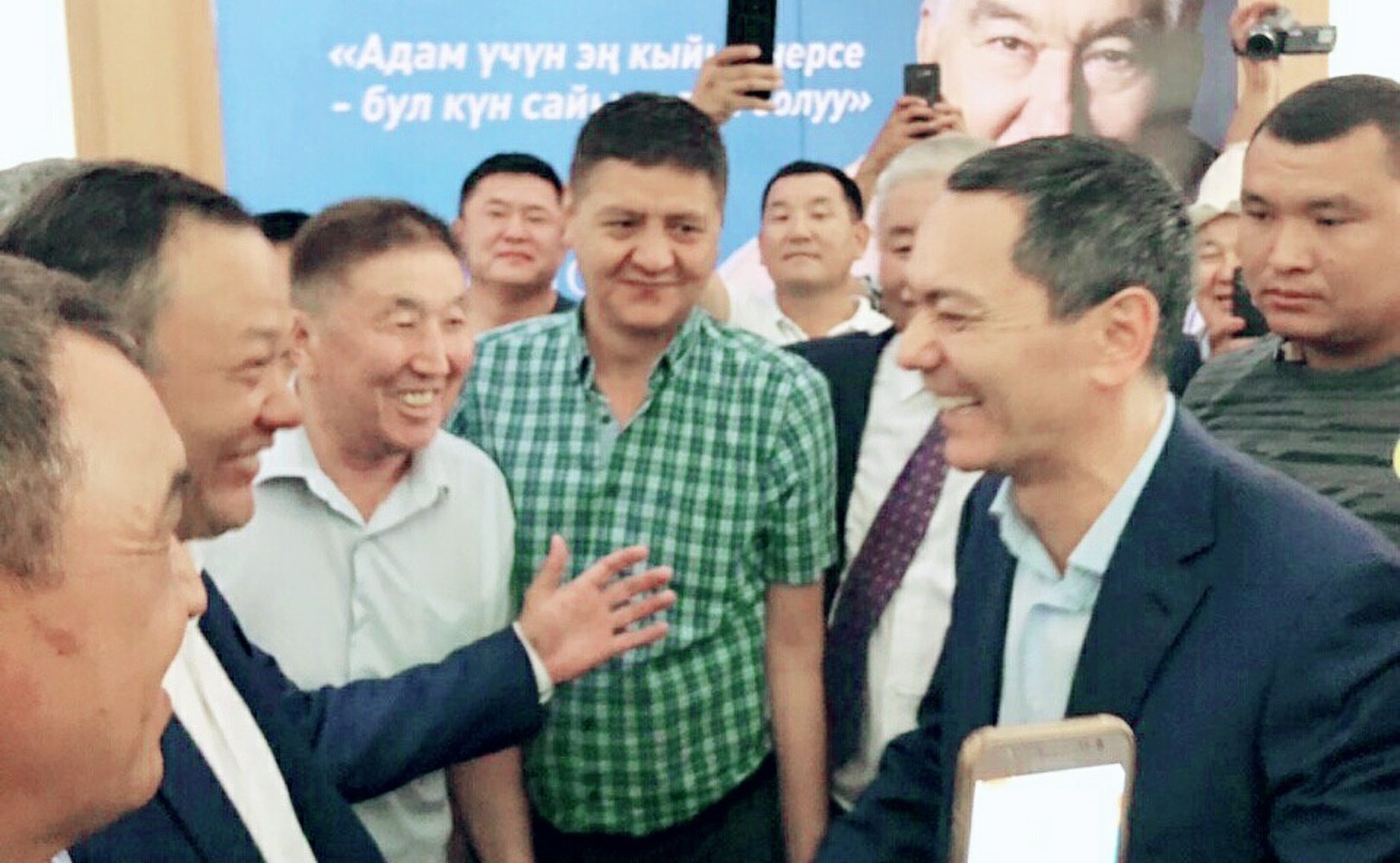 Омурбек Бабанов прибыл в Бишкек — Today.kg