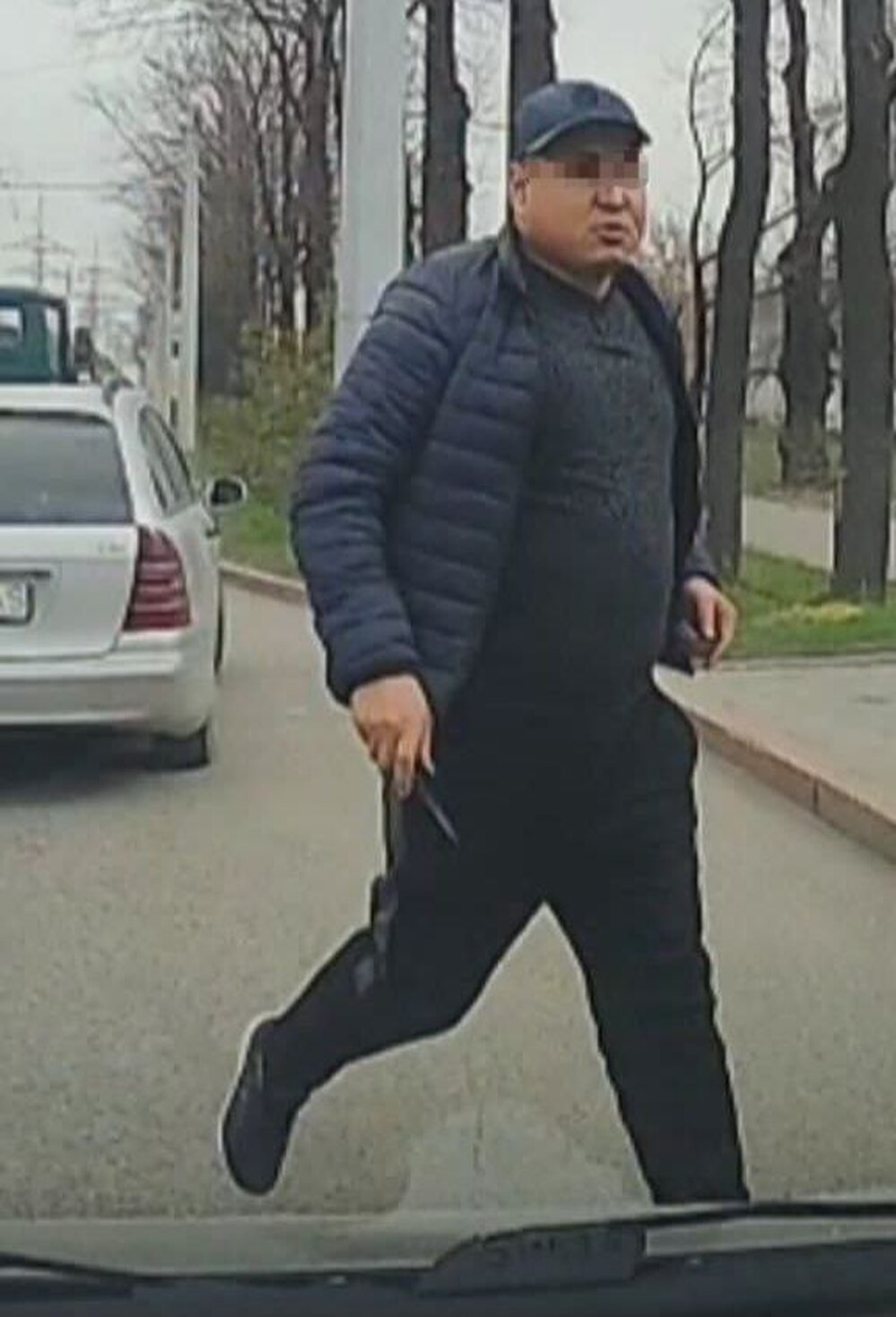 В Бишкеке мужчина напал с ножом на парня и заявил, что в него вселился шайтан — Today.kg